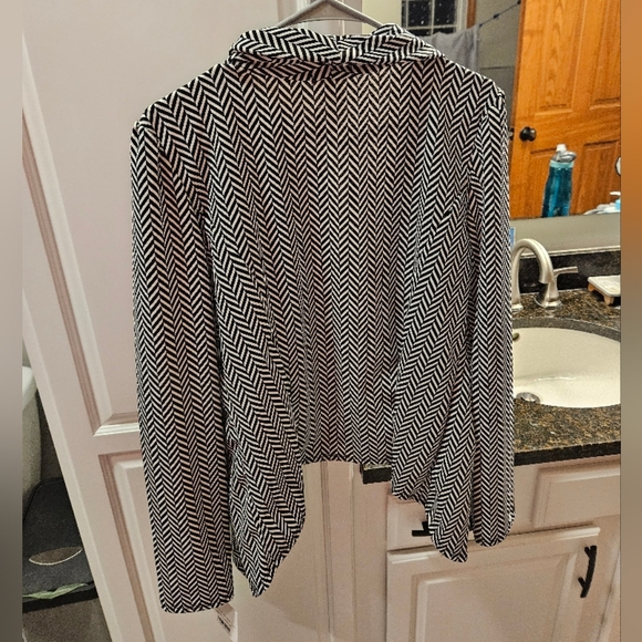 HEIMISH Ivory/Black Zig Zag Open Blazer - Picture 9 of 9
